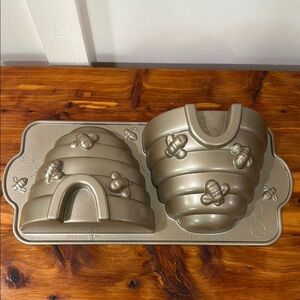 Nordic Ware Aluminum Cast Beehive Cake Pan